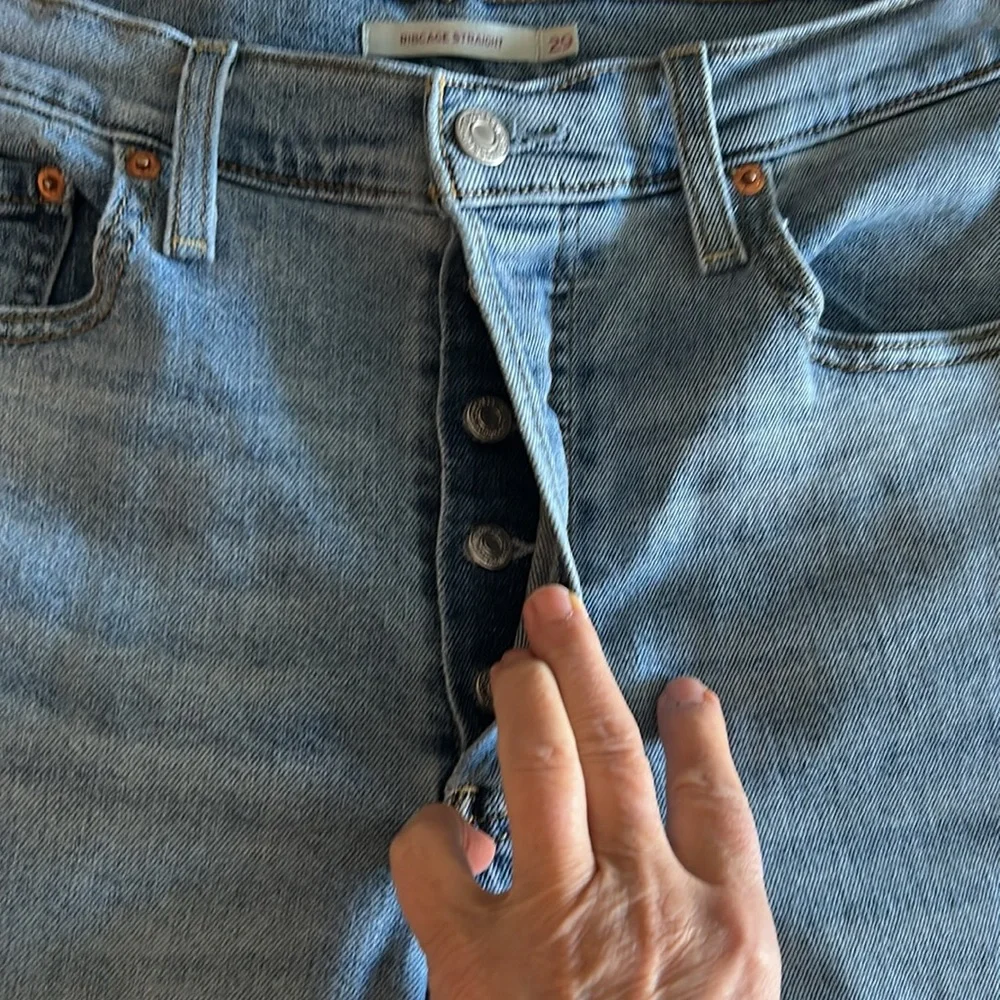 Levi's Ribcage Women's Straight Leg Jeans in Lightwash Blue - Picture 4 of 7